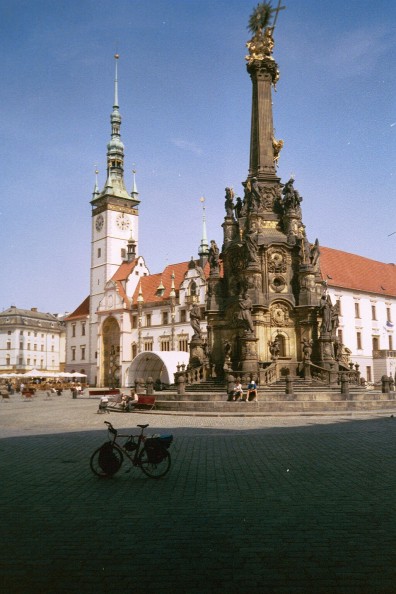 Olomouc, Treenighetsstatyn och stadshuset