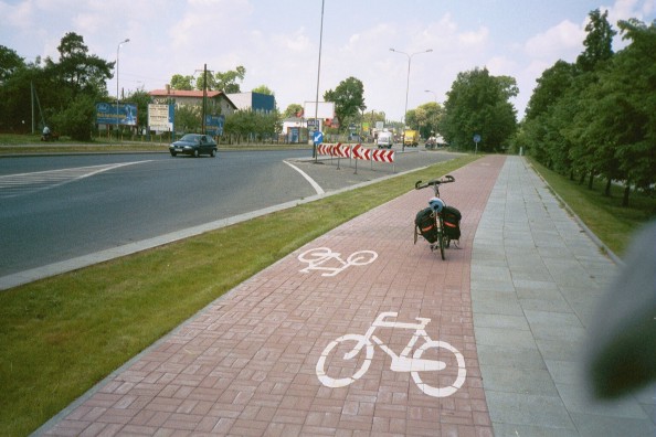 En kort cykelbana. Slutar dock abrupt.