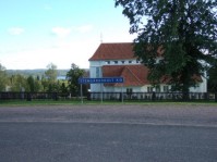 Steng&aring;rdshults kyrka ligger och str&auml;var h&ouml;gt. Tornspiran fich inte plats p&aring; bild. /Pr&auml;stsl&auml;kt/