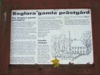 Skylt vid Seglora pr&auml;stg&aring;rd. /Allm&auml;nt/