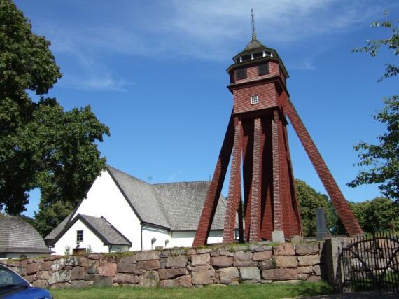 Torpa kyrka d&auml;r Johan Larsson Tranberg troligen blev inspirerad att v&auml;lja pr&auml;styrket. /Pr&auml;ster/