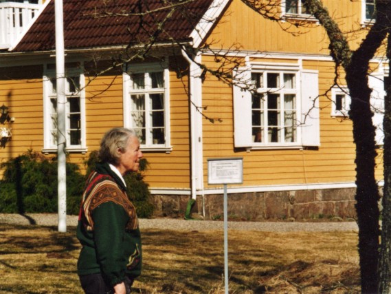 Soldattorpet Hallebo nr 542 &auml;r rivet. Endast en torpinventeringsskylt utanf&ouml;r Sj&ouml;berg minner om torpet. /Hall/