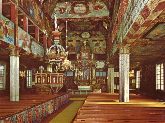 Habo timmerkyrka som vi aldrig missar n&auml;r vi &auml;r i n&auml;rheten och har en stund &ouml;ver. /Hall/