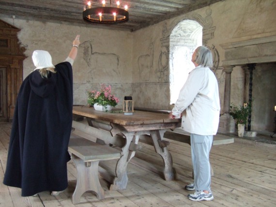 En visning p� Torpa stenhus