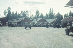 Fordonsv�rd medan kanongubbarna badade.